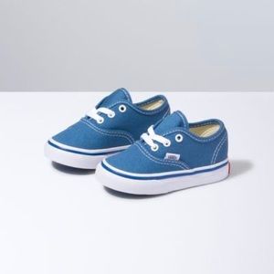Toddler Authentic Sneakers Blue

Size: 5.5 Toddler
Color: Navy 
Quantity: 1